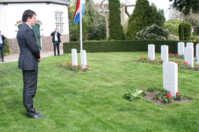 The Maoyr of Rhenen lays a wreath at the grave of Ballymoney man Sgt Frnacis Anthony McCluskey